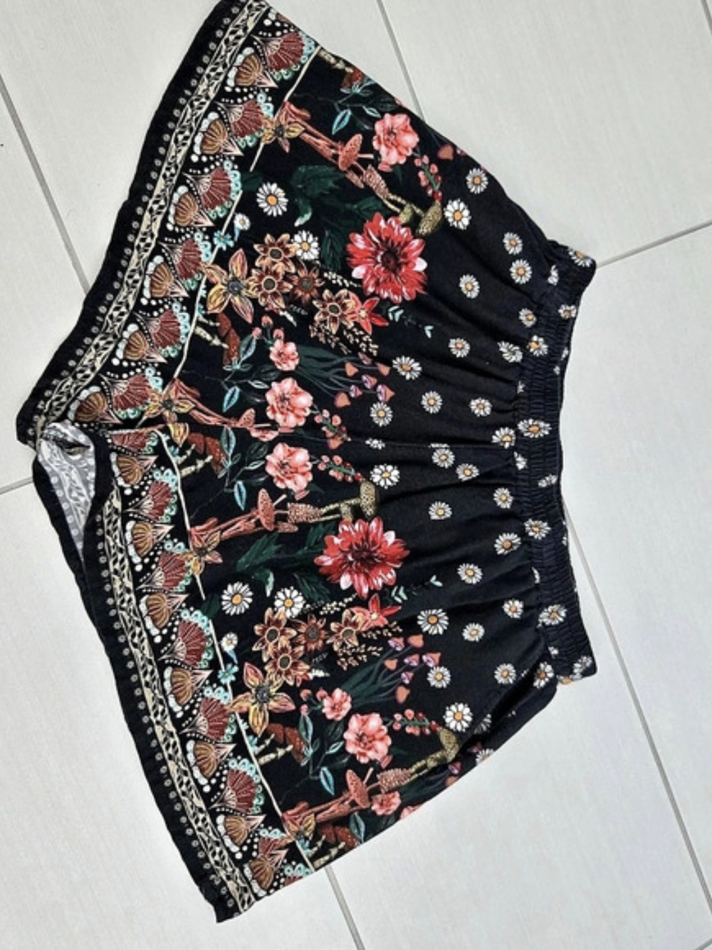 Natural Life Mushroom Maribel Shorts in Black Size Large